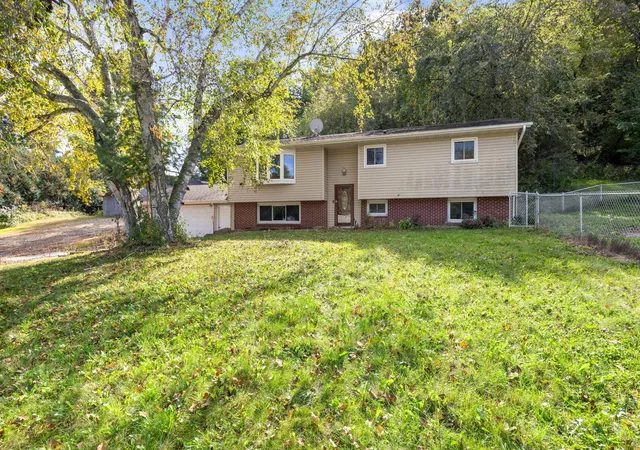 Photo 2 of Single family home for sale at 29038 Wildwood Ln, Red Wing, MN 55066 | MLS# 7156445 | Listing updated on 2026-10-08