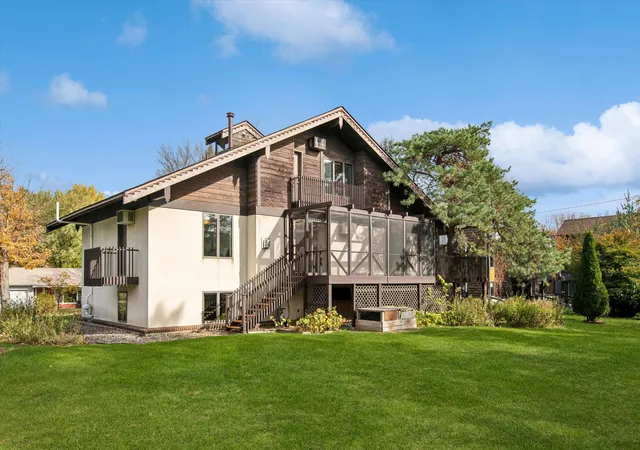 Photo 3 of Single family home for sale at 20 Fareway Dr, Northfield, MN 55057 | MLS# 7156463 | Listing updated on 2026-10-22