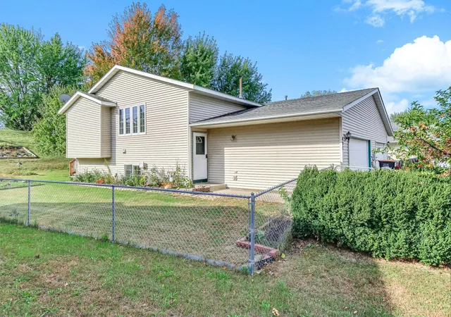 Photo 1 of Townhouse for sale at 494 Appleblossom Ln, Shakopee, MN 55379 | MLS# 7156478 | Listing updated on 2026-10-09