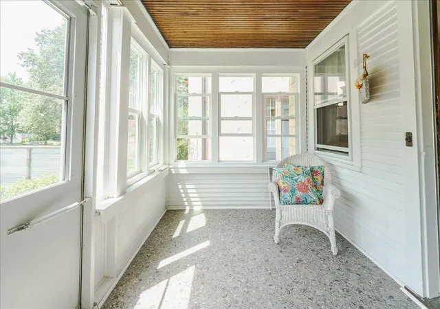 Photo 3 of Single family home for sale at 1263 Minnehaha Ave W, Saint Paul, MN 55104 | MLS# 7156485 | Listing updated on 2026-10-08