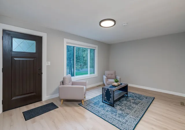 Photo 3 of Single family home for sale at 933 Thompson Ravine Rd, Mankato, MN 56001 | MLS# 7156504 | Listing updated on 2026-10-08