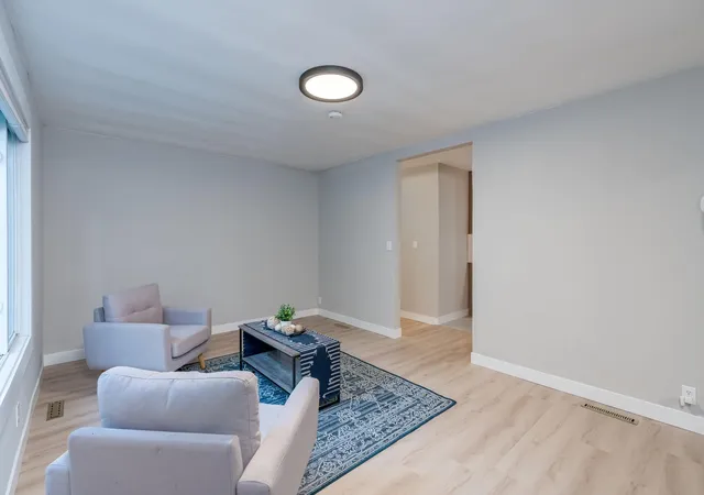 Photo 4 of Single family home for sale at 933 Thompson Ravine Rd, Mankato, MN 56001 | MLS# 7156504 | Listing updated on 2026-10-08