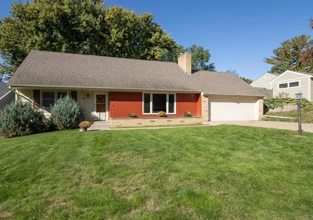 Photo 1 of Single family home for sale at 33 Hilltop Ln, Saint Paul, MN 55116 | MLS# 7156510 | Listing updated on 2026-10-20