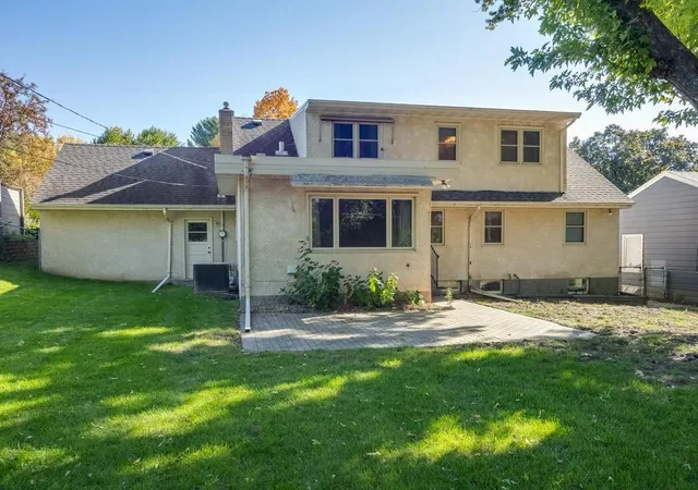 Photo 3 of Single family home for sale at 33 Hilltop Ln, Saint Paul, MN 55116 | MLS# 7156510 | Listing updated on 2026-10-20