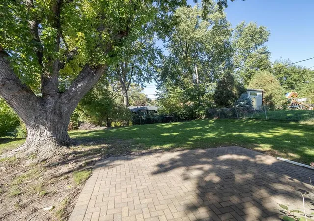 Photo 4 of Single family home for sale at 33 Hilltop Ln, Saint Paul, MN 55116 | MLS# 7156510 | Listing updated on 2026-10-20
