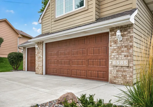 Photo 3 of Single family home for sale at 6585 Promontory Dr, Eden Prairie, MN 55346 | MLS# 7156520 | Listing updated on 2026-10-08