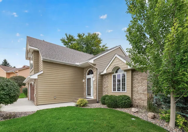 Photo 3 of Single family home for sale at 6585 Promontory Dr, Eden Prairie, MN 55346 | MLS# 7156520 | Listing updated on 2026-10-08