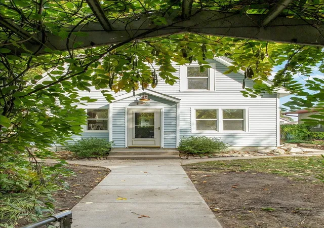 Photo 3 of Single family home for sale at 2909 41st Avenue S, Minneapolis, MN 55406 | MLS# 7156523 | Listing updated on 2026-10-09