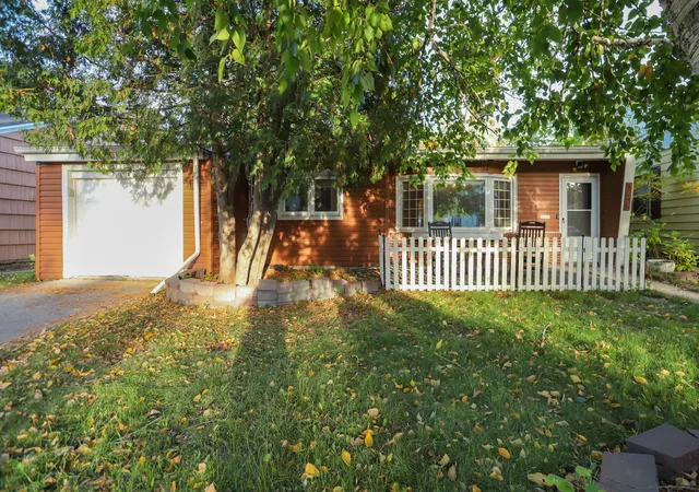 Photo 2 of Single family home for sale at 1425 12th Street N, Fargo, ND 58102 | MLS# 7156542 | Listing updated on 2026-10-09