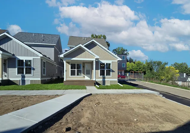 Photo 2 of Single family home for sale at 430 Rivoli Dr, Saint Paul, MN 55130 | MLS# 7156548 | Listing updated on 2026-10-08