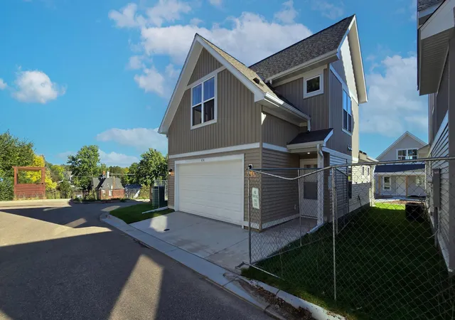 Photo 4 of Single family home for sale at 430 Rivoli Dr, Saint Paul, MN 55130 | MLS# 7156548 | Listing updated on 2026-10-08