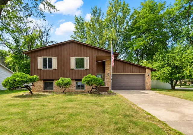 Single family home for sale at 7300 Illies Ave S, Cottage Grove, MN 55016 | MLS# 7156549