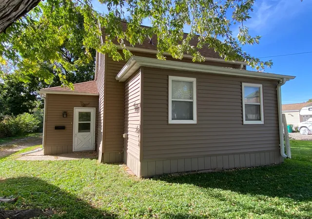Single family home for sale at 918 S Newton Ave, Albert Lea, MN 56007 | MLS# 7156557