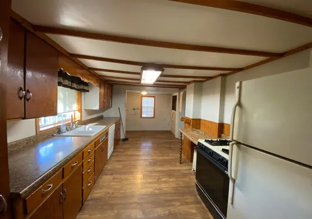 Photo 3 of Single family home for sale at 918 S Newton Ave, Albert Lea, MN 56007 | MLS# 7156557 | Listing updated on 2026-10-08