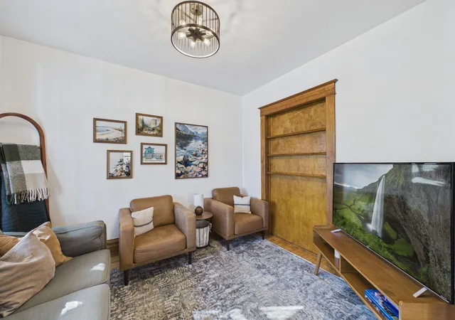 Photo 4 of Single family home for sale at 725 Tuscarora Ave, Saint Paul, MN 55102 | MLS# 7156564 | Listing updated on 2026-10-23