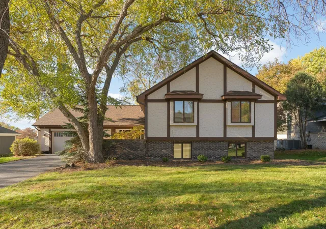 Single family home for sale at 14315 Wedgeway Ct, Eden Prairie, MN 55346 | MLS# 7156566