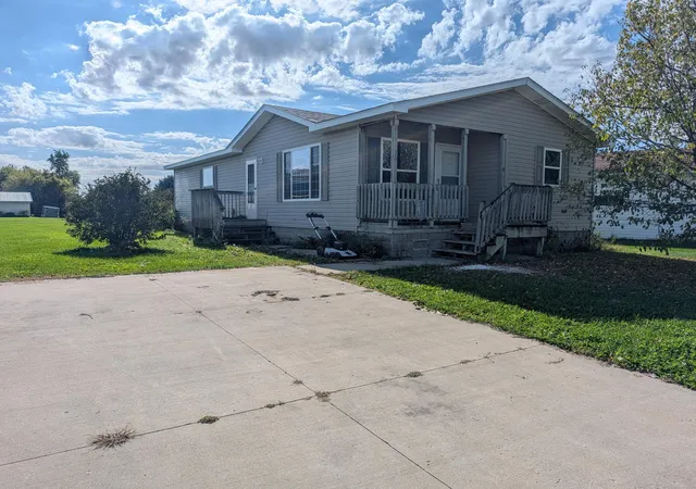 Single family home for sale at 38 Southfork Dr SE, Kasson, MN 55944 | MLS# 7156568 | Listing updated on 2026-10-08