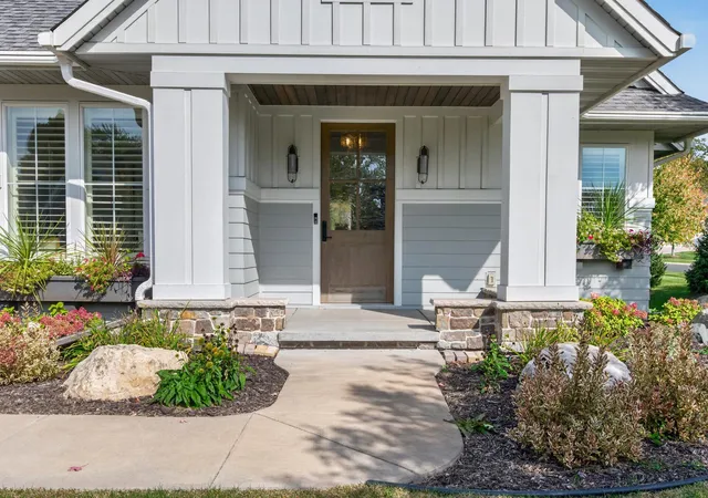 Photo 3 of Single family home for sale at 1825 Annika Dr N, Lake Elmo, MN 55042 | MLS# 7156592 | Listing updated on 2026-10-21