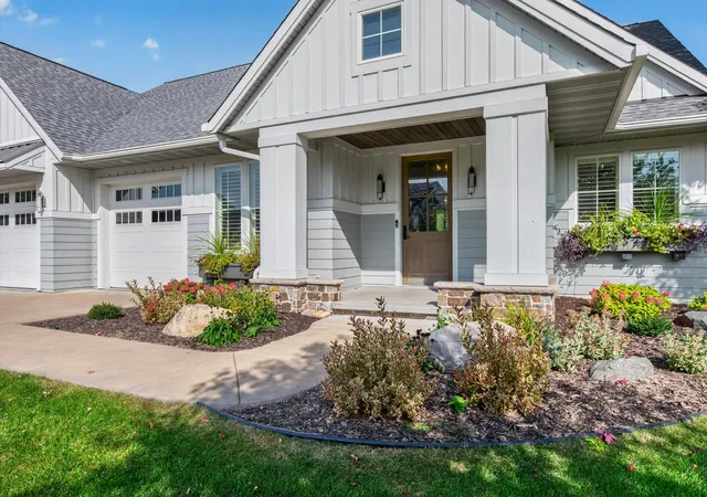 Photo 4 of Single family home for sale at 1825 Annika Dr N, Lake Elmo, MN 55042 | MLS# 7156592 | Listing updated on 2026-10-21