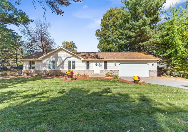 Photo 2 of Single family home for sale at 22688 E Martin Lake Dr Ne, Stacy, MN 55079 | MLS# 7156601 | Listing updated on 2026-10-09