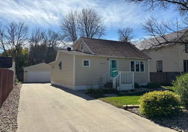 Photo 1 of Single family home for sale at 1636 Dover St, Worthington, MN 56187 | MLS# 7156606 | Listing updated on 2026-10-12