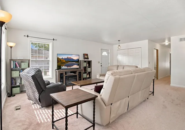 Photo 4 of Single family home for sale at 1623 Highway 96 E, Saint Paul, MN 55110 | MLS# 7156620 | Listing updated on 2026-10-27