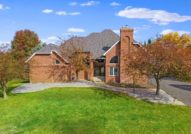 Photo 2 of Single family home for sale at 9490 Wedgewood Dr, Saint Paul, MN 55125 | MLS# 7156644 | Listing updated on 2026-10-10