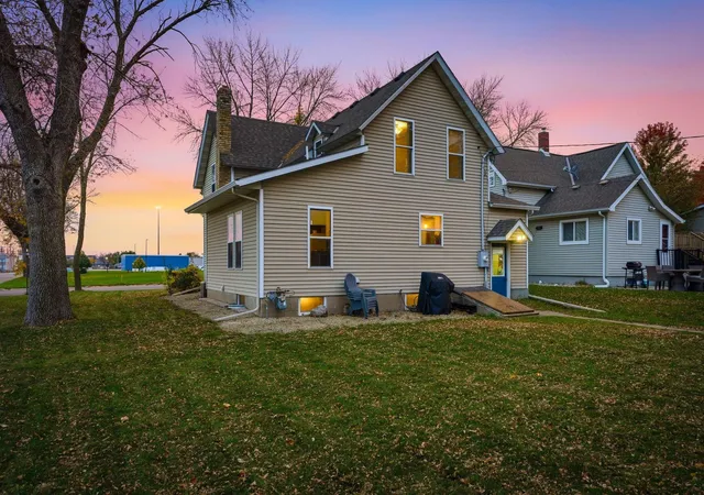 Photo 1 of Single family home for sale at 651 2nd Street S, Winsted, MN 55395 | MLS# 7156645 | Listing updated on 2026-10-20
