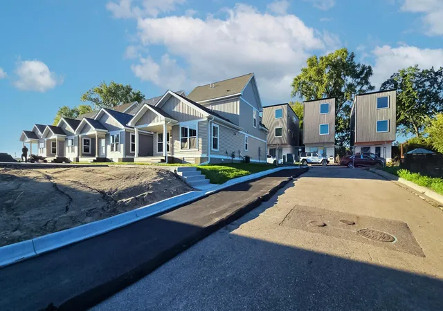 Photo 3 of Single family home for sale at 426 Rivoli Dr, Saint Paul, MN 55130 | MLS# 7156648 | Listing updated on 2026-10-08