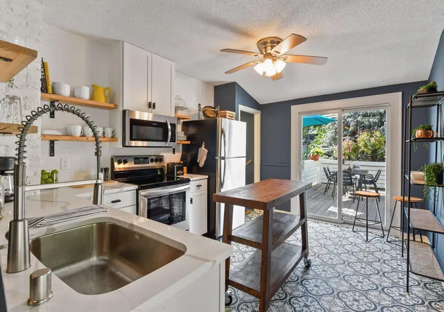 Photo 3 of Single family home for sale at 500 William St, Excelsior, MN 55331 | MLS# 7156650 | Listing updated on 2026-10-09