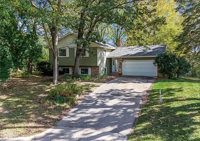 Photo 1 of Single family home for sale at 13205 W Manor Blvd, Burnsville, MN 55337 | MLS# 7156651 | Listing updated on 2026-10-09