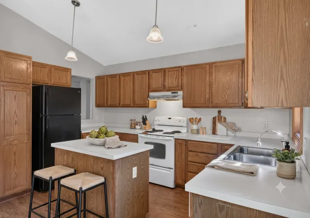 Photo 2 of Single family home for sale at 2578 Copper Cliff Trl, Saint Paul, MN 55125 | MLS# 7156665 | Listing updated on 2026-10-09