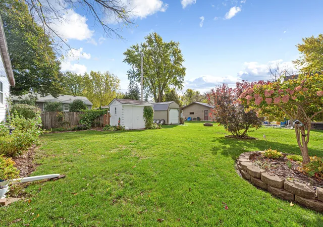 Photo 4 of Single family home for sale at 1147 S Grove Ave, Owatonna, MN 55060 | MLS# 7156679 | Listing updated on 2026-10-22