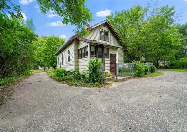 Photo 2 of Sale Pending at 406 8th Avenue E, Alexandria, MN 56308 | MLS# 7156691 | Listing updated on 2026-10-16