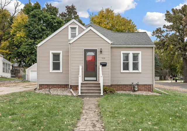 Single family home for sale at 928 Bridge Ave, Albert Lea, MN 56007 | MLS# 7156700