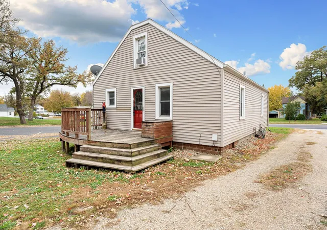 Photo 3 of Single family home for sale at 928 Bridge Ave, Albert Lea, MN 56007 | MLS# 7156700 | Listing updated on 2026-10-23