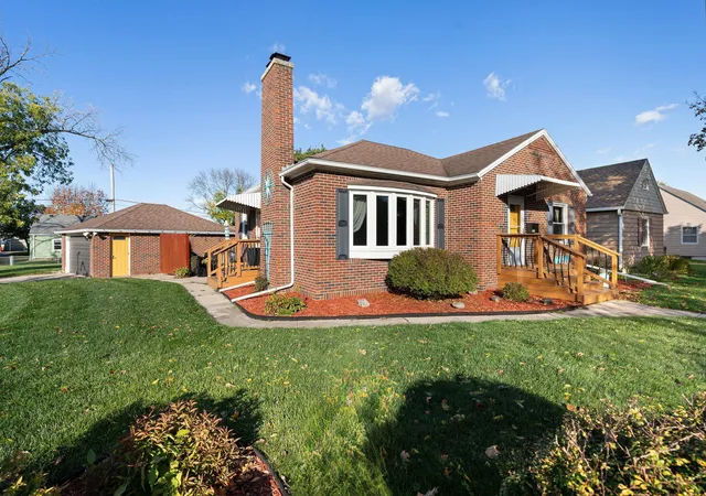 Single family home for sale at 1410 3rd Avenue SW, Austin, MN 55912 | MLS# 7156714