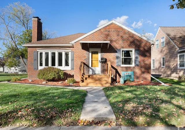 Photo 3 of Single family home for sale at 1410 3rd Avenue Sw, Austin, MN 55912 | MLS# 7156714 | Listing updated on 2026-10-22