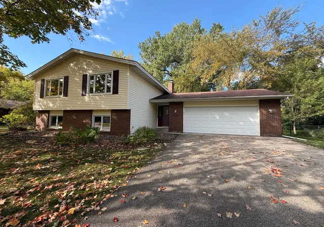 Single family home for sale at 16276 Franklin Cir SE, Prior Lake, MN 55372 | MLS# 7156727