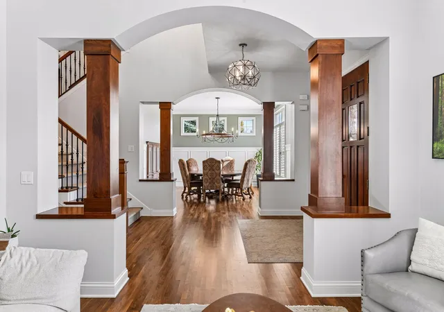 Photo 4 of Single family home for sale at 2050 Pinehurst Dr, Chanhassen, MN 55317 | MLS# 7156755 | Listing updated on 2026-10-19