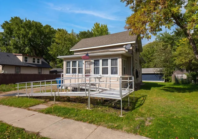 Photo 1 of Single family home for sale at 1010 2nd Avenue N, Moorhead, MN 56560 | MLS# 7156763 | Listing updated on 2026-10-08
