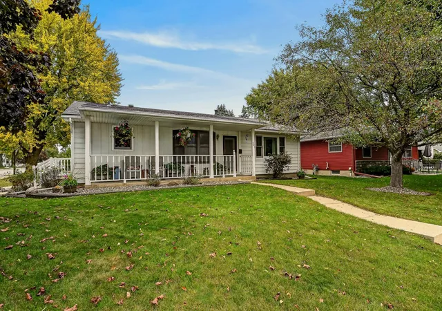 Photo 2 of Single family home for sale at 501 Brins Ct SE, Stewartville, MN 55976 | MLS# 7156773 | Listing updated on 2026-10-10