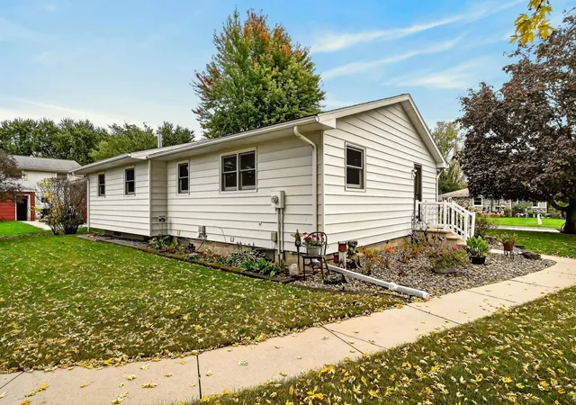 Photo 3 of Single family home for sale at 501 Brins Ct Se, Stewartville, MN 55976 | MLS# 7156773 | Listing updated on 2026-10-10