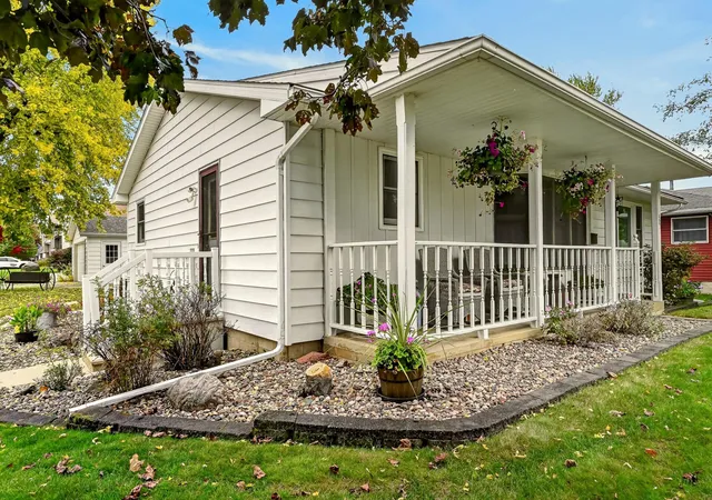 Photo 3 of Single family home for sale at 501 Brins Ct Se, Stewartville, MN 55976 | MLS# 7156773 | Listing updated on 2026-10-10