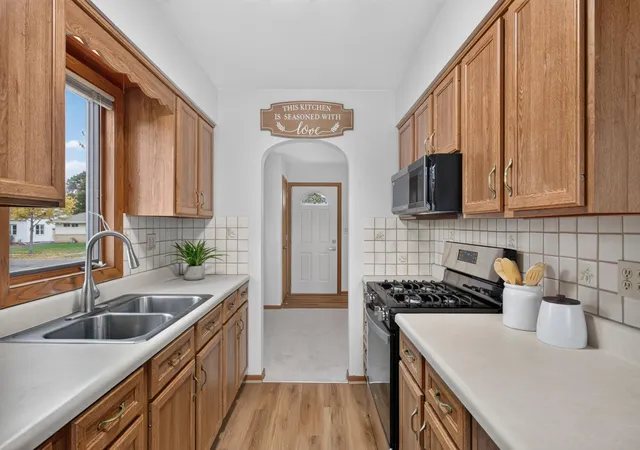 Photo 3 of Single family home for sale at 2042 Clear Ave, Saint Paul, MN 55119 | MLS# 7156797 | Listing updated on 2026-10-21