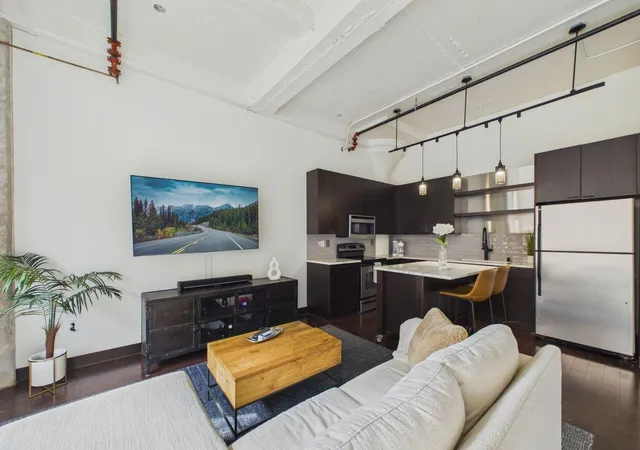 Photo 3 of Condo for sale at 618 Washington Ave N #302, Minneapolis, MN 55401 | MLS# 7156821 | Listing updated on 2026-10-09