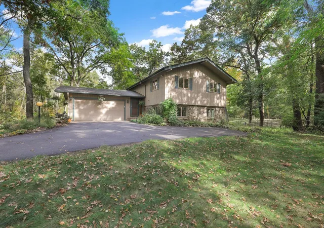 Photo 1 of Single family home for sale at 8 Woodhill Ln, Saint Paul, MN 55127 | MLS# 7156823 | Listing updated on 2026-10-09