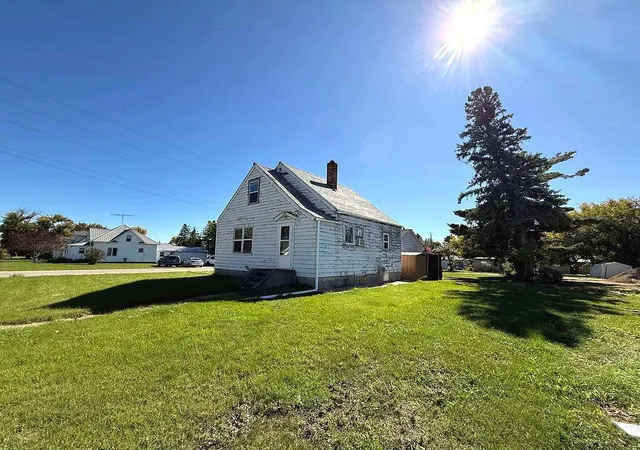 Photo 1 of Single family home for sale at 221 Minnesota Ave E, Sebeka, MN 56477 | MLS# 7156870 | Listing updated on 2026-10-09