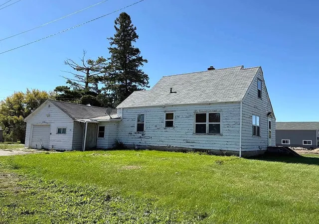Photo 3 of Single family home for sale at 221 Minnesota Ave E, Sebeka, MN 56477 | MLS# 7156870 | Listing updated on 2026-10-09