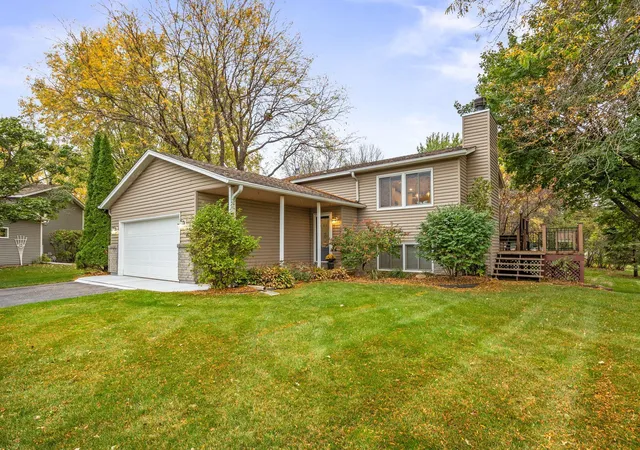 Photo 1 of Single family home for sale at 1425 Meadow Ct, Chaska, MN 55318 | MLS# 7156873 | Listing updated on 2026-10-20